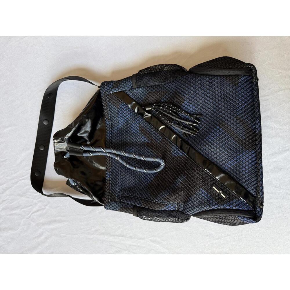 Go dash dot Convertible Bucket Bag